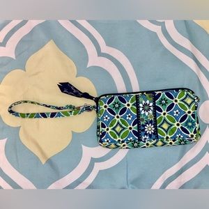 Vera Bradley Wristlet - excellent condition